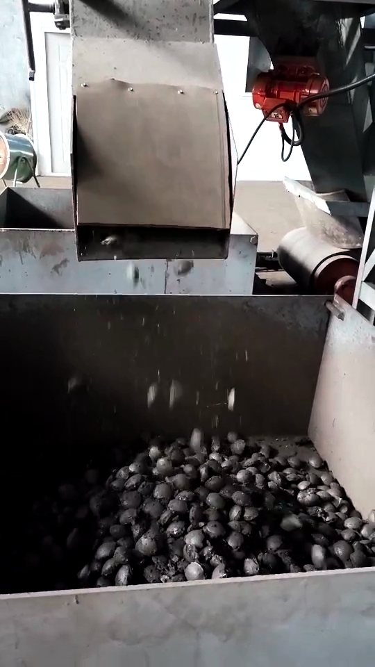 如何用粘合劑降低球團返礦率？